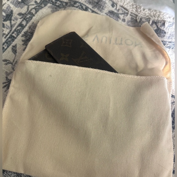 SOLD🤍
Louis Vuitton wallet with LV box - Picture 3 of 4